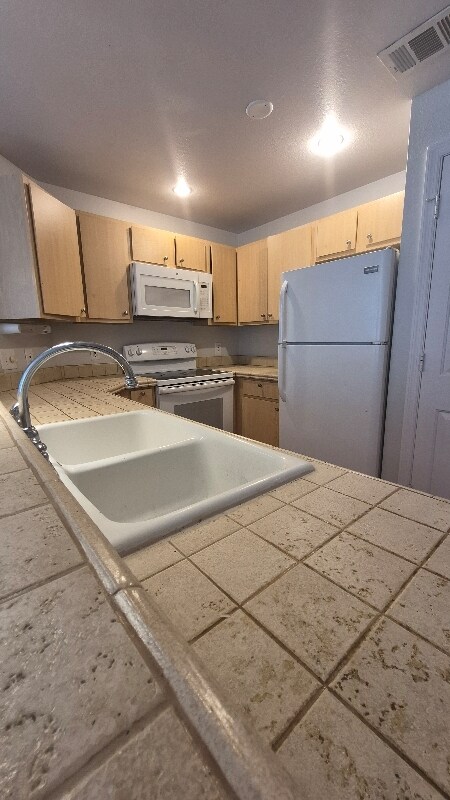 Building Photo - 1990 Erving Cir