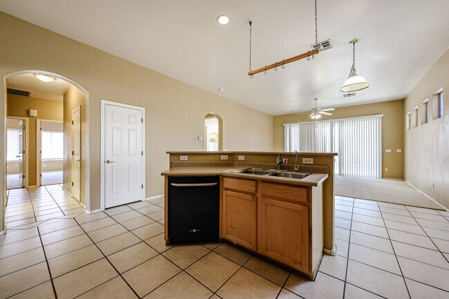 Building Photo - Charming 4BD, 2BA home in Chandler!