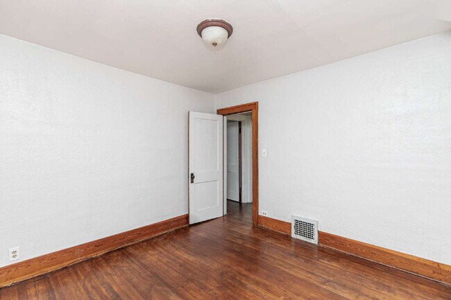 Building Photo - 1020 28th St