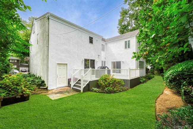 Building Photo - 23 Parkside Dr