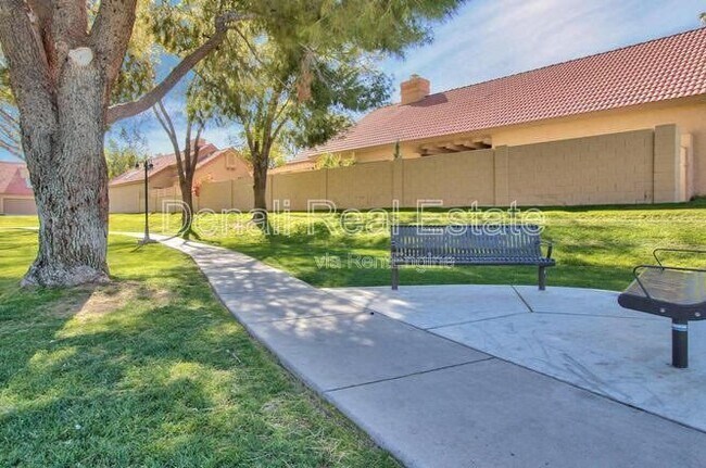 Building Photo - 4667 W Harrison St