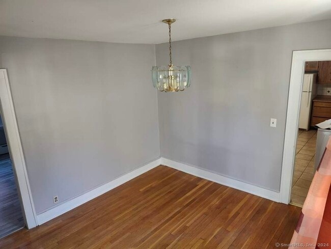 Building Photo - 15 Lone Oak Ave