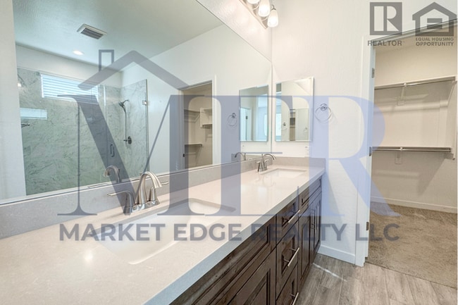 Building Photo - 2Bed/2Bath Gated Turnkey Home in Wickenburg! $1999 MOVE-IN SPECIAL! Ready for Immediate Move-In!