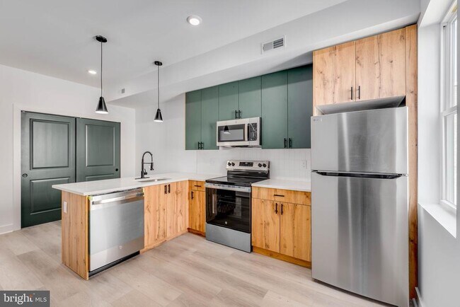 Building Photo - 1221 W Lehigh Ave