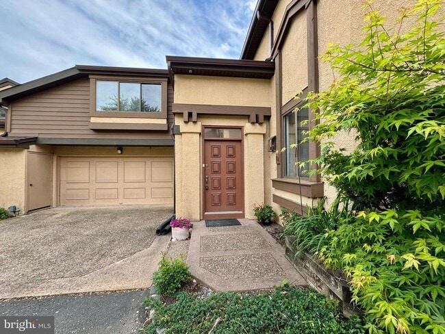 Building Photo - 104 Sayre Dr