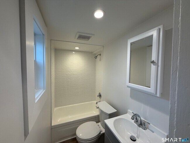 Building Photo - 170 N State St