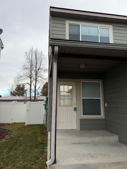 Building Photo - 1979 Greatview Dr