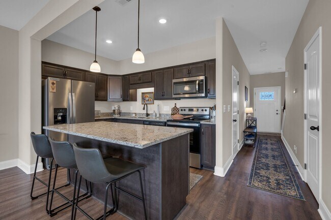 Building Photo - Pet Friendly Two Bedroom!