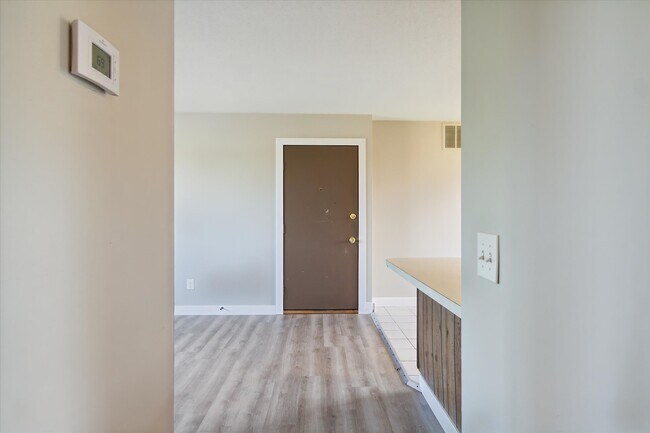 Building Photo - 2445 S Isabella Rd