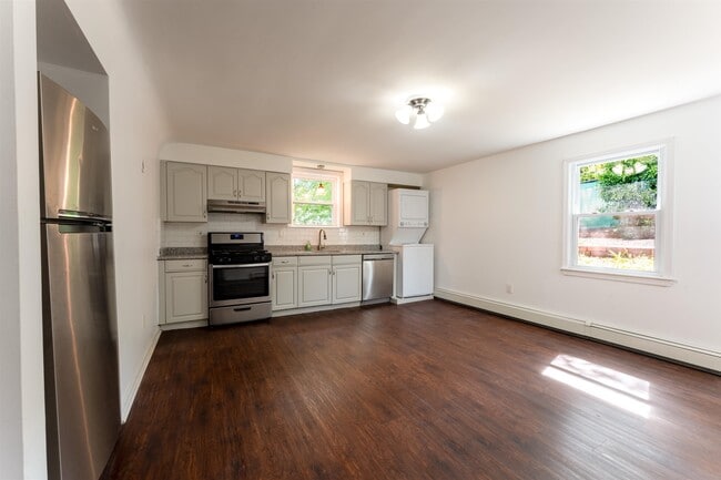 Building Photo - 6708 Columbia Ave