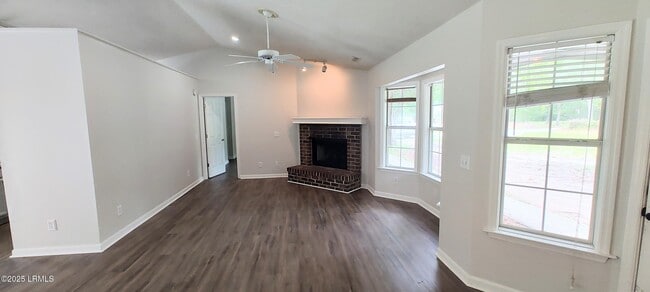 Building Photo - 52 Marsh Dr