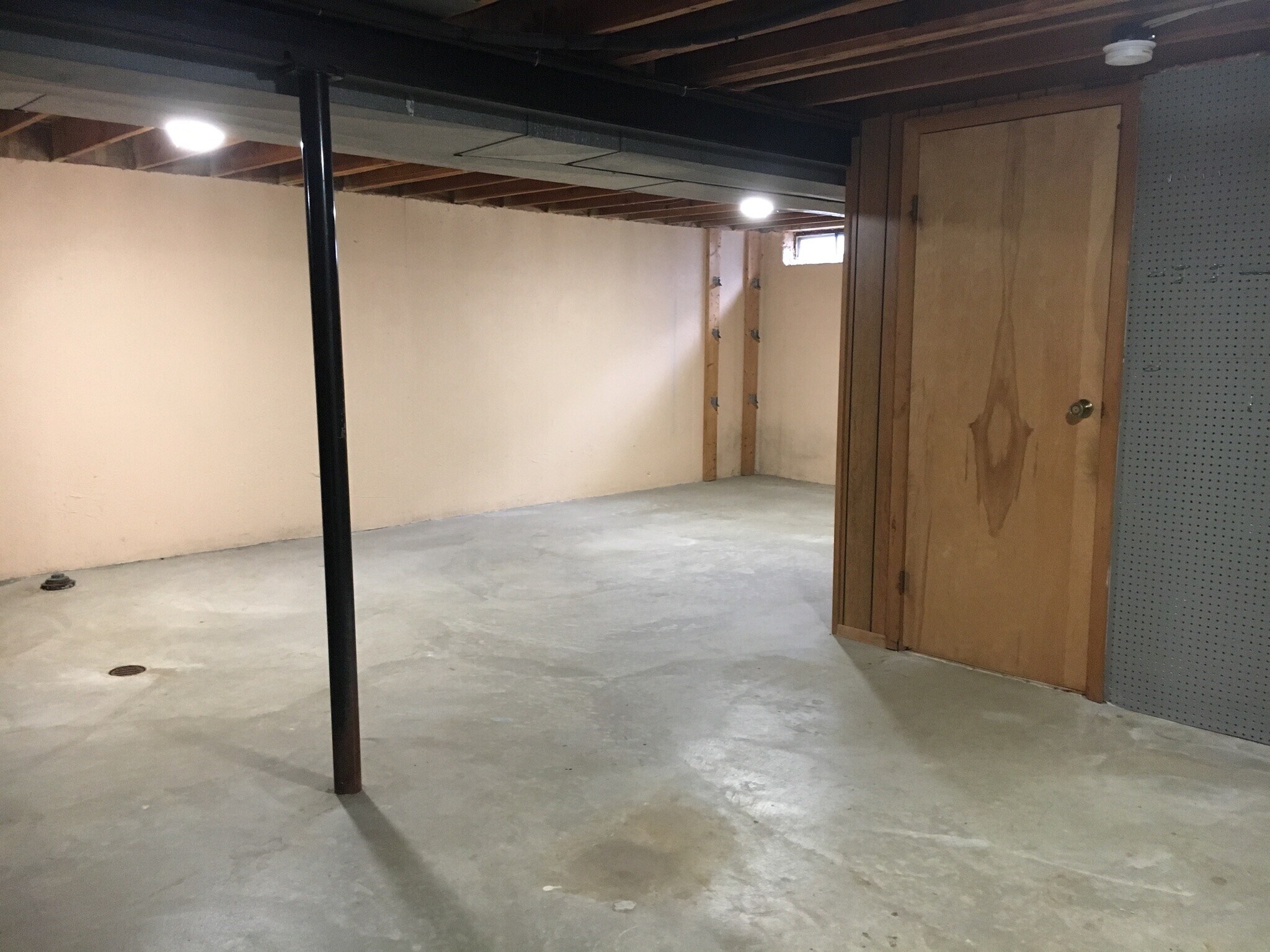 Full basement - 3160 Fernwood Ave