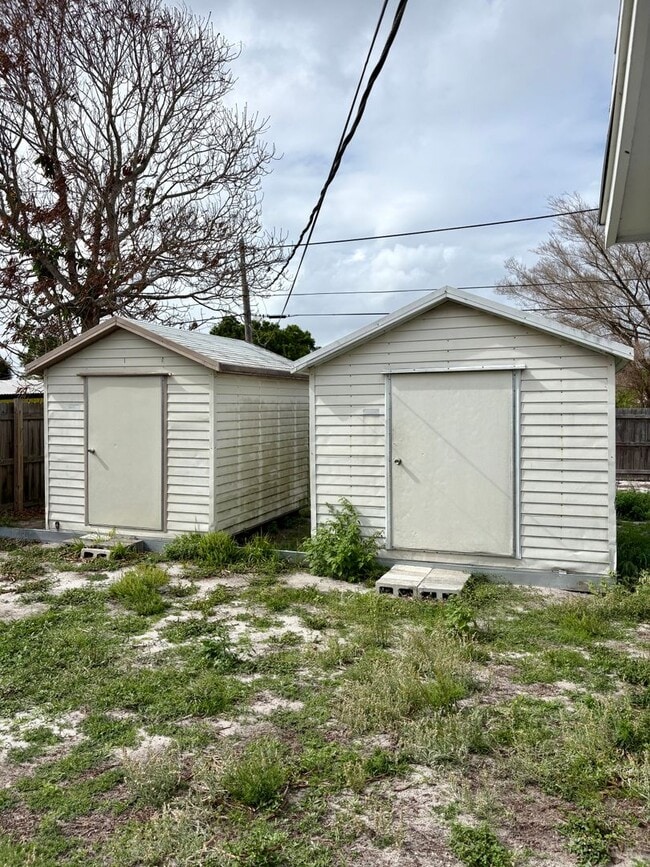 Building Photo - Spacious 3/2 on large lot in Paradise Park (Ft. Pierce) W/ LAWN CARE INCLUDED