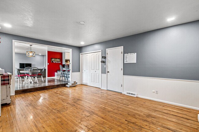 Building Photo - Great Location in Lakewood!