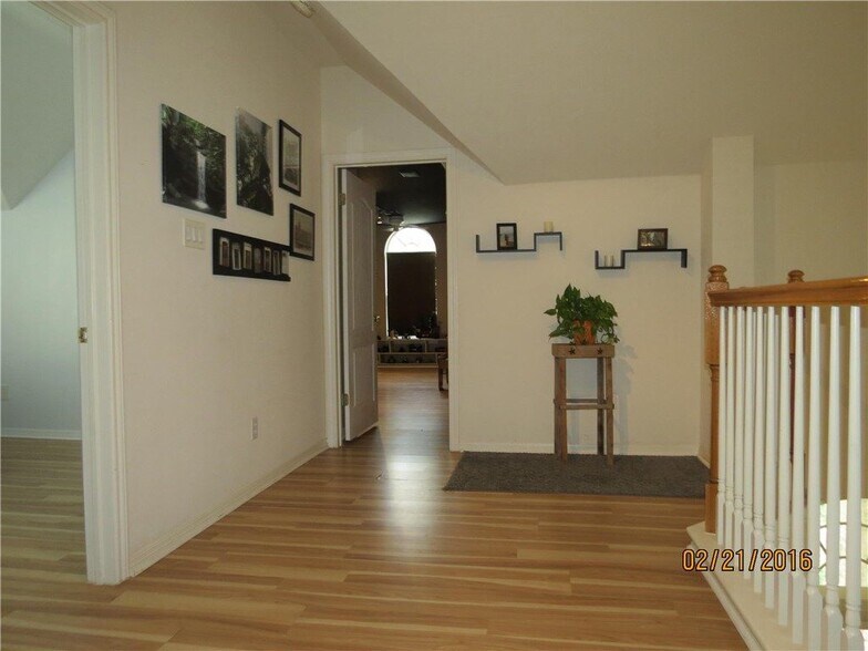 Building Photo - 4016 Sable Oaks Dr
