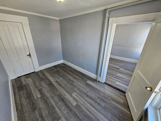 Building Photo - $1475/mo - 1 Bed / 1 Bath Second floor Apartment in Downtown Manchester with All Utilities Included!