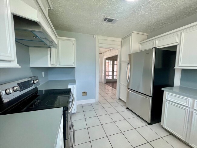 Building Photo - 6207 Denmark Dr