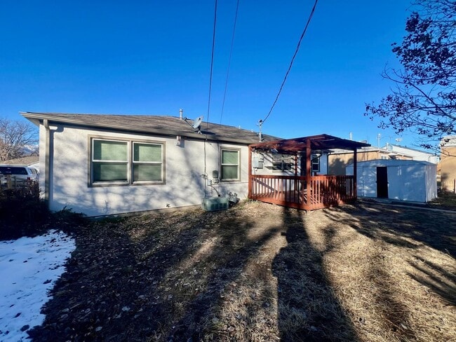 Building Photo - Charming 2 bedroom rancher located in central Colorado Springs!
