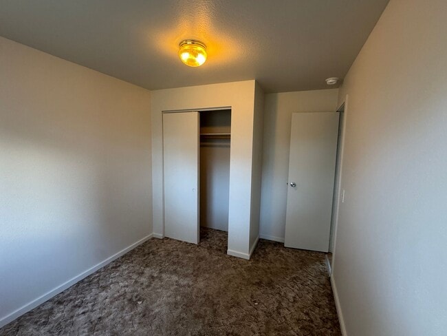 Building Photo - Relaxed Living in West Ellensburg