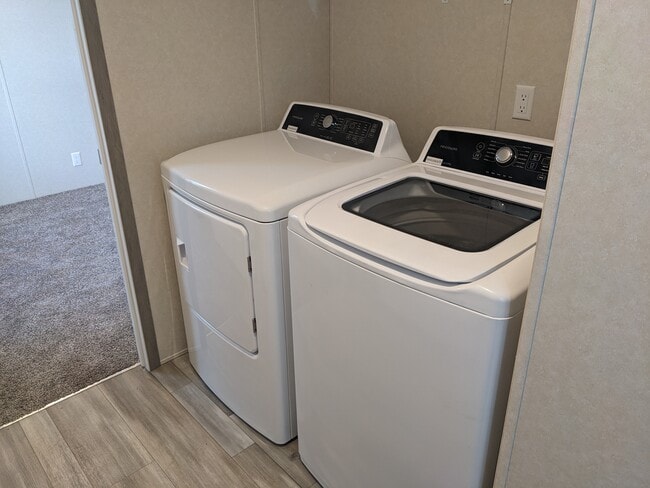 Building Photo - 10340 Midland Rd