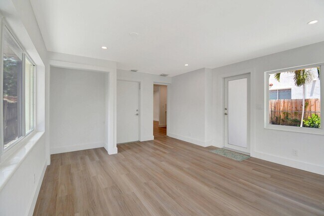 Building Photo - 420 SW 13th St