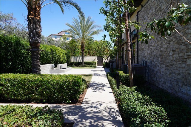 Building Photo - 263 Carmona