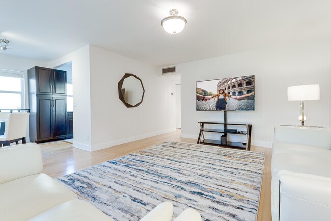Building Photo - 509 Capri Dr