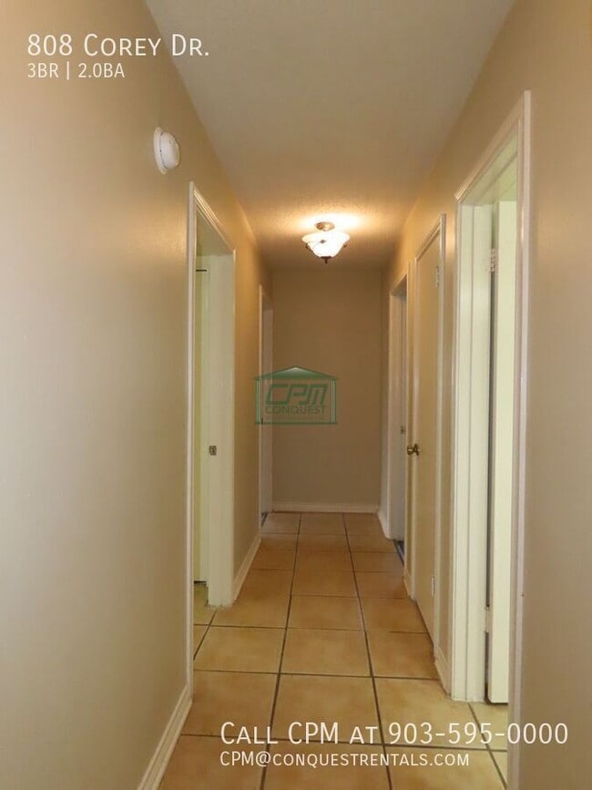 Building Photo - 808 Corey Dr