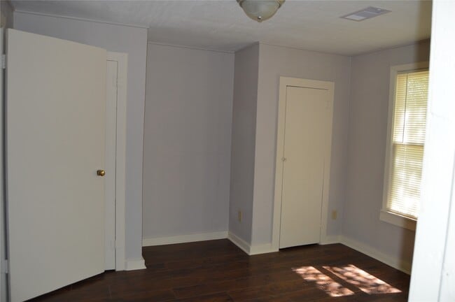 Building Photo - 110 Cedar St