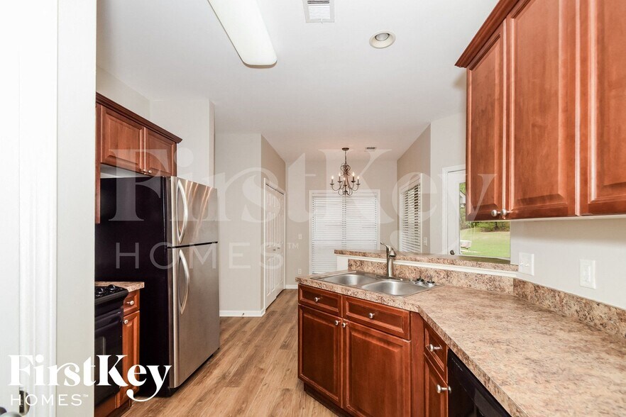 Building Photo - 5890 Forest Lakes Cove