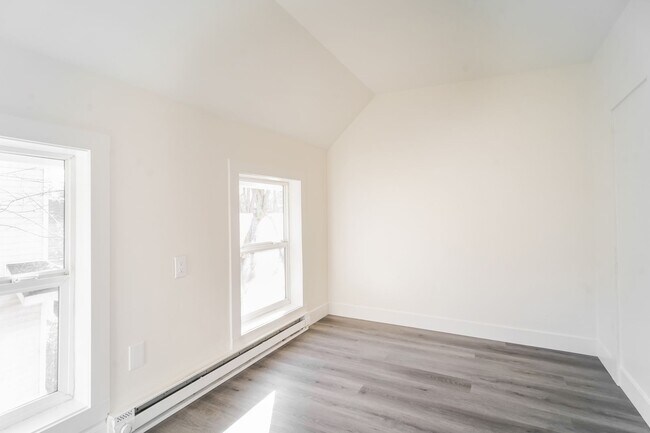 Building Photo - 135NE