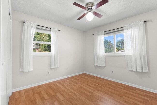 Building Photo - 616 Pinewood Dr