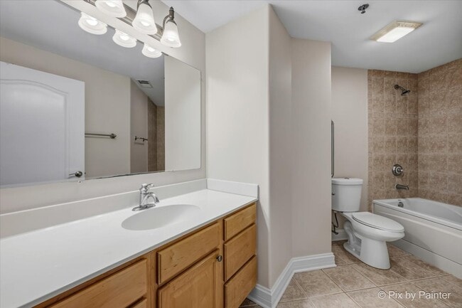 Building Photo - 543 N Hough St