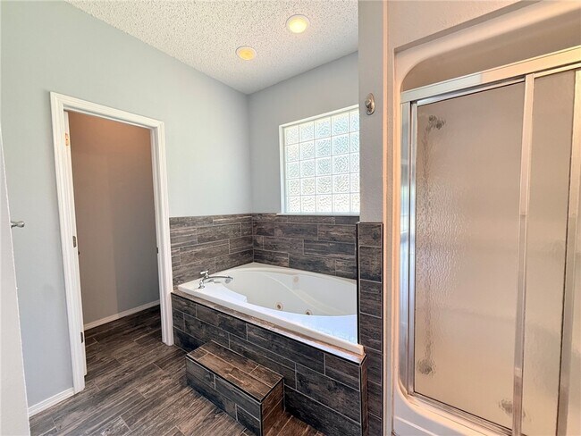 Building Photo - 18033 Broadview Dr