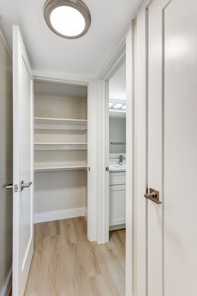 Building Photo - ** COUNTRY CLUB MANOR ** 2 BED / 2 BATH - CONDO - 55+ COMMUNITY - REMODELED - ANNUAL RENTAL