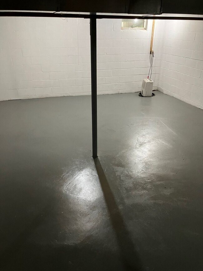 Building Photo - Comfortable, All-New Liverpool TownHome