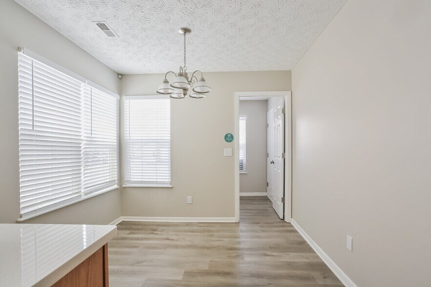 Building Photo - 5789 Lonerise Ln
