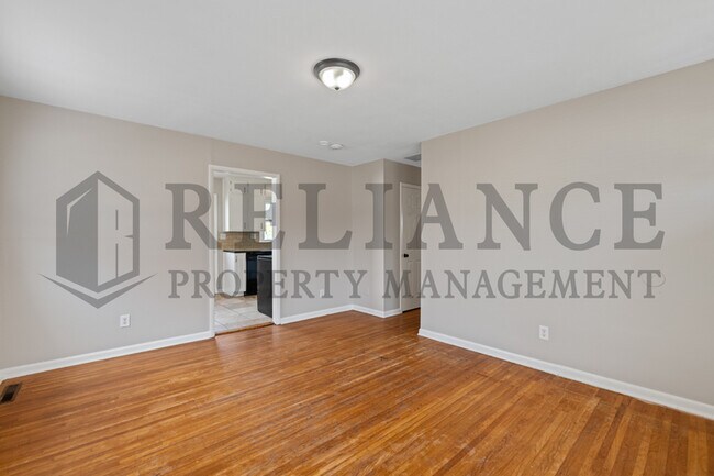 Building Photo - 3408 S Hiram Ave