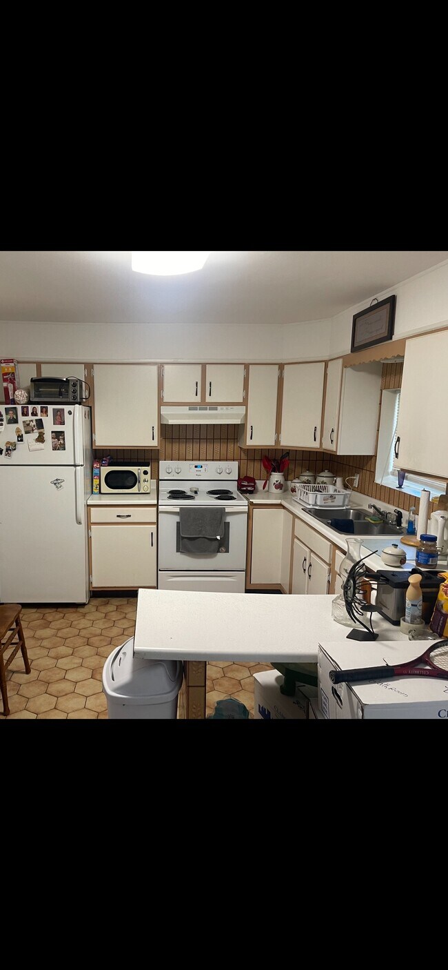 Building Photo - 8 Hideaway Ln