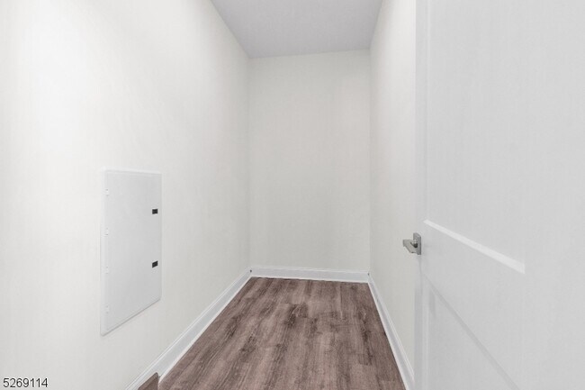 Building Photo - 751 Vose Ave