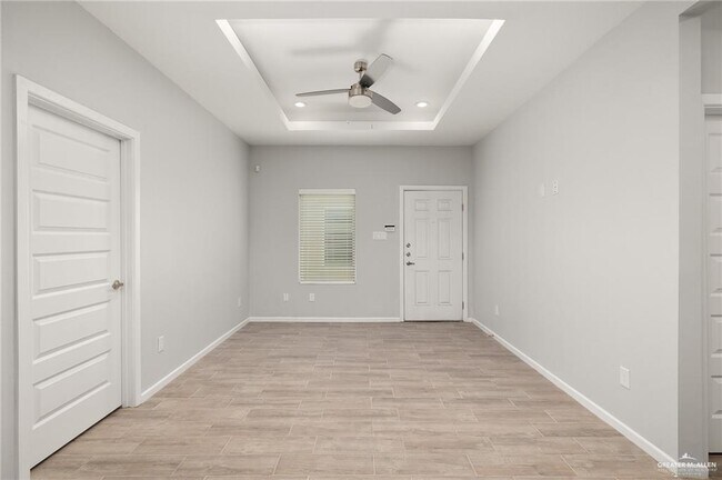 Building Photo - 18 W Hyatt Ave