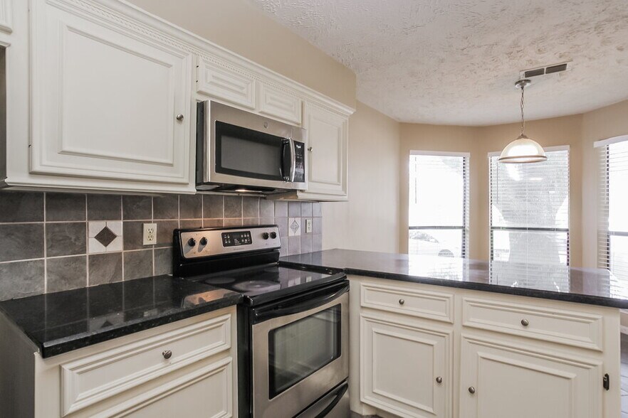 Building Photo - 3425 Benfield Dr