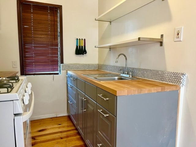 kitchen - 952 1/2 Hyperion Ave