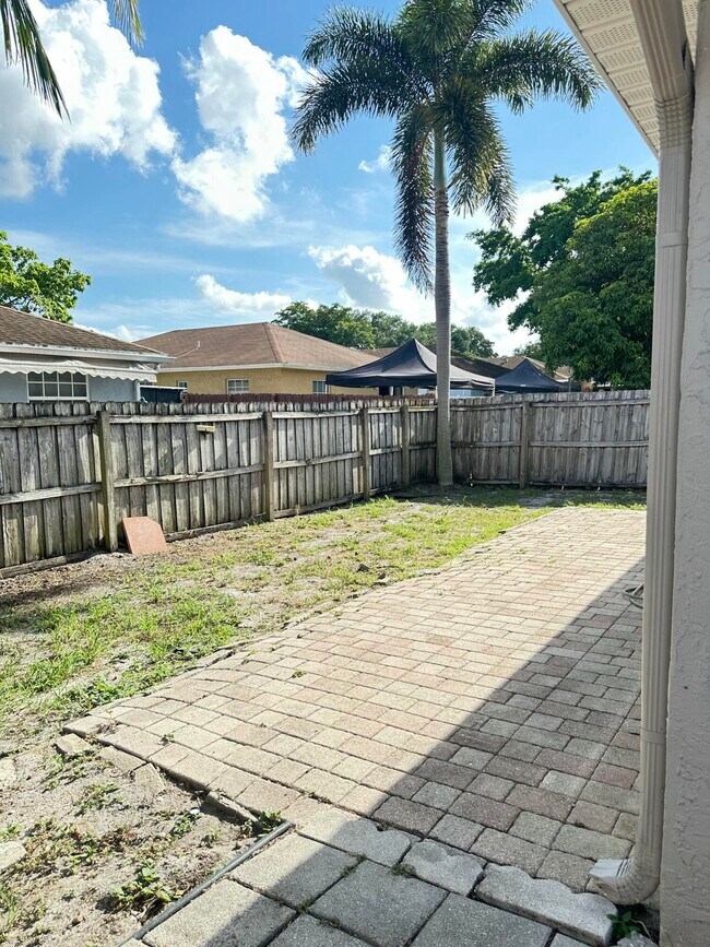 Building Photo - 5721 Boynton Crescent