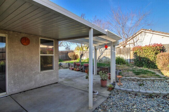 Building Photo - Great 3 Bedroom, 2 Bath 1524 Sqft. Rancho ...