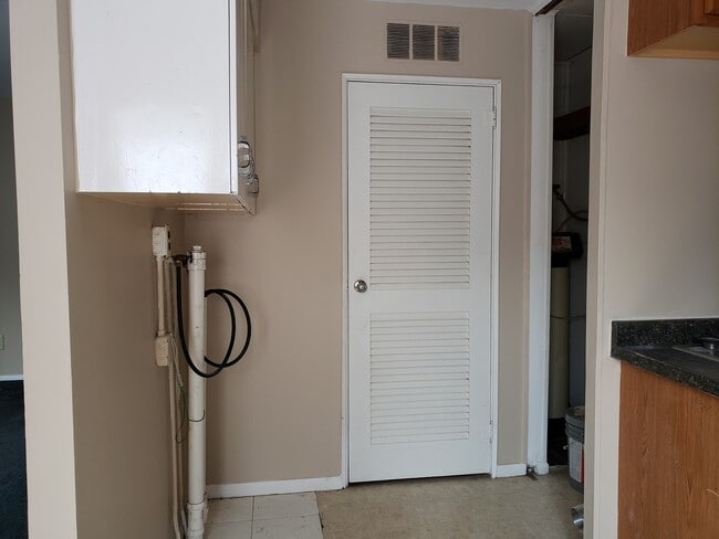 Building Photo - 302 St Jude Ave