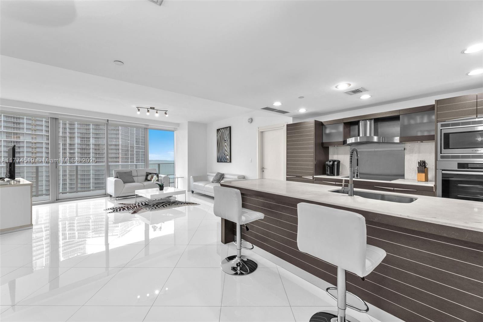 Building Photo - 200 Biscayne Blvd