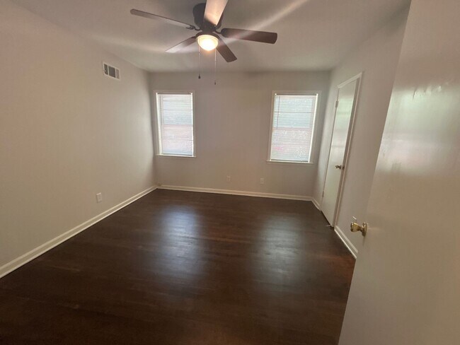 Building Photo - 3450 Glenshaw Dr