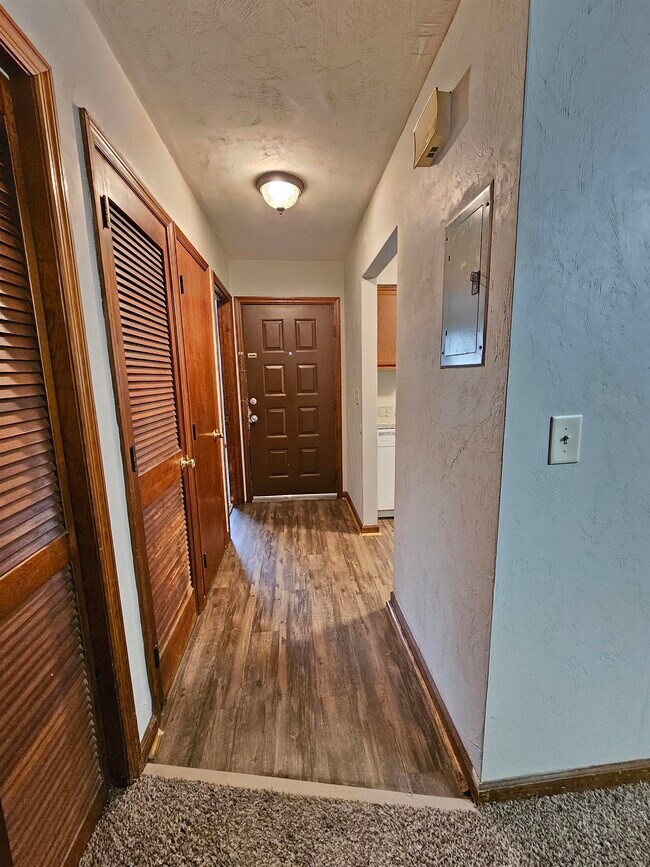 Building Photo - 2917 Woodrich Dr