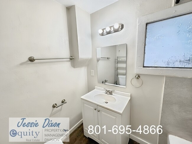 Building Photo - 940 Kiesel Ave